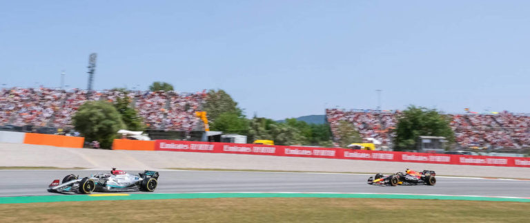 formel-1-duell-verstappen-russel-2022-min