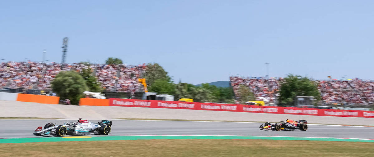 formel-1-duell-verstappen-russel-2022-min