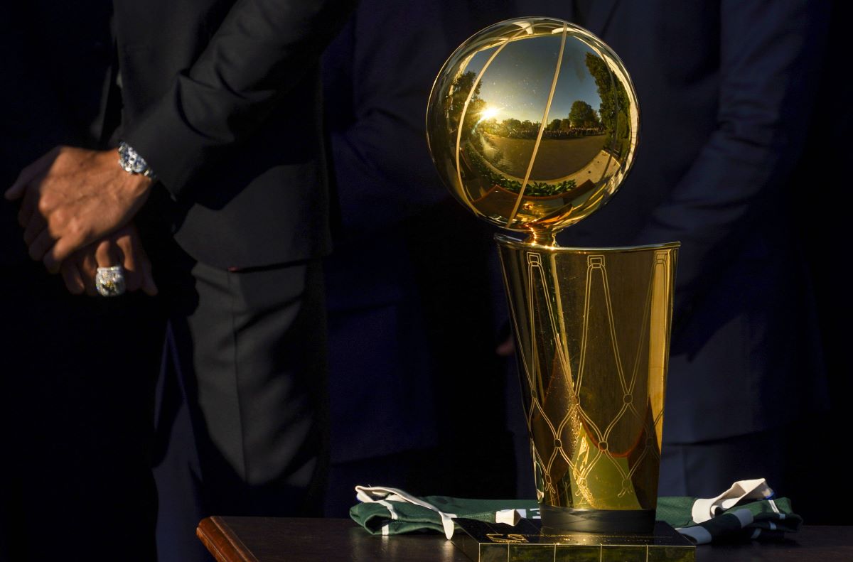 NBA-Championship-Trophy-min