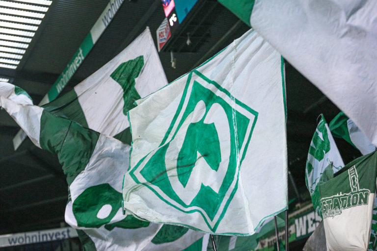 werder-bremen-fahne-stadion-fans