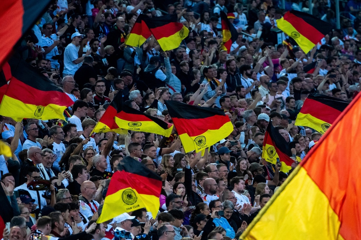 Deutschland-Fans-Fahne