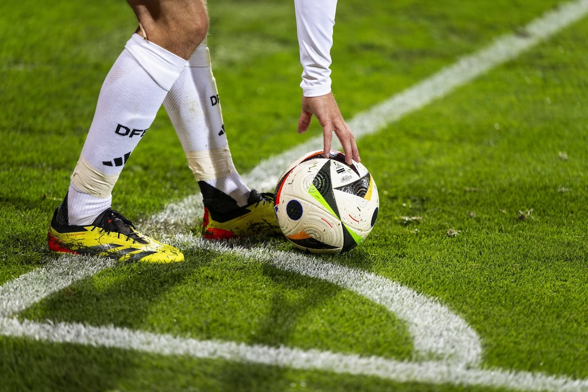 fussball-eckball-min Lukas Podolski News