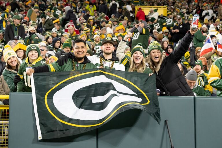 green-bay-packers-fans