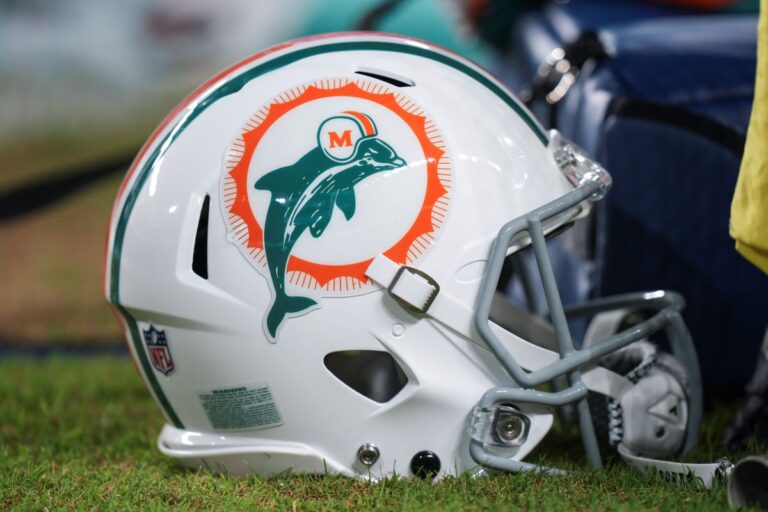 miami-dolphins-helmet