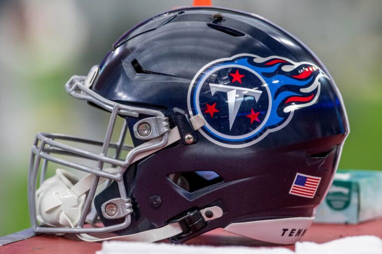 tennessee-titans-helm
