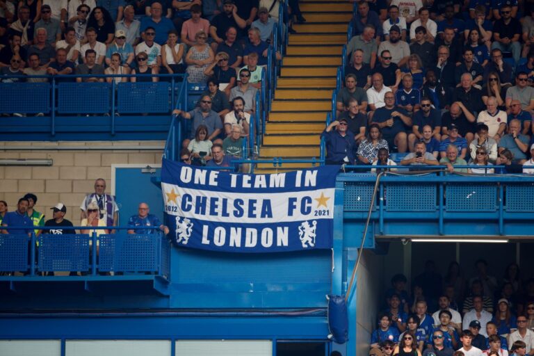 https://www.tipico.de/wett-tipps/wp-content/uploads/2025/01/chelsea-fans-flaggen.jpg
