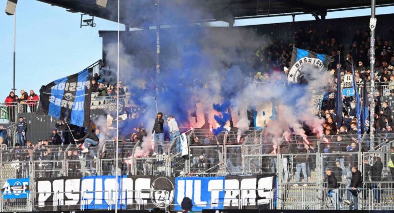 paderborn-fans-flaggen