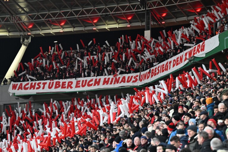 Provokationen beider Fanlager gehören zum Derby dazu.