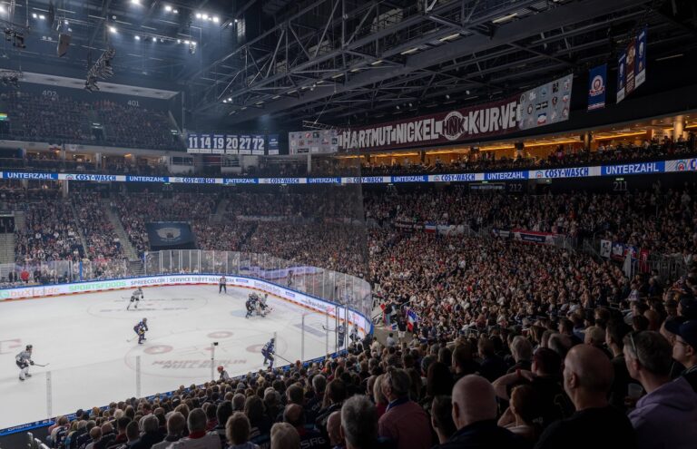 Eishockey-Eisbaeren-Berlin-Fans
