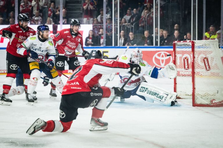 Parker Tuomie erzielte das frühe 1:0 der Kölner im zweiten DEL-Finalspiel gegen die Eisbären Berlin.