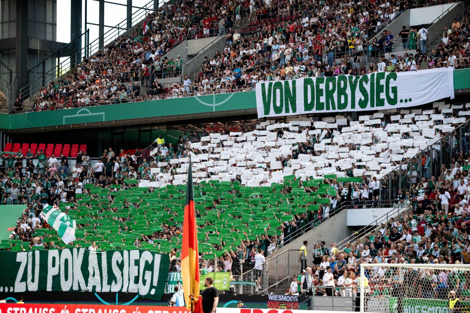 Nach dem Halbfinal-Sieg gegen den HSV hofften die Werder-Fans auch auf einen Final-Triumph gegen den FC Bayern.