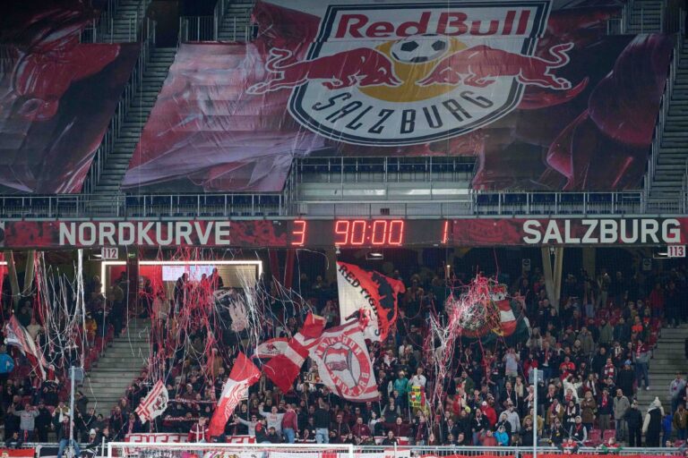 rb-salzburg-fans-flaggen