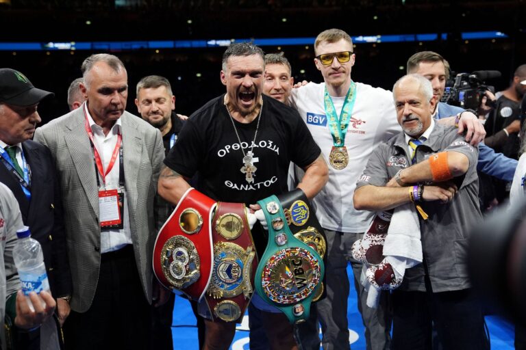 Oleksandr Usyk hält jetzt die Titel der Verbände WBA, WBO, WBC und IFB.