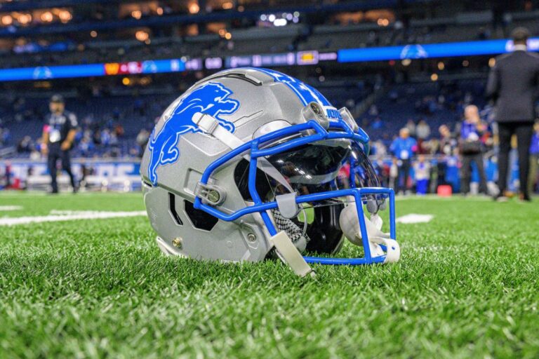detroit-lions-helm