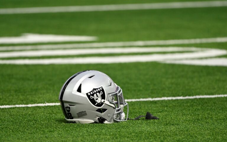 las-vegas-raiders-helm