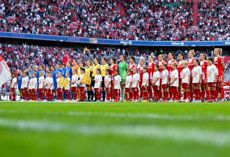 Große Kulisse: Mehr Fans hatte noch kein Vereinsspiel zweier Frauen-Teams in Deutschland.