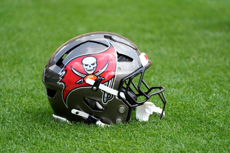 tampa-bay-buccaneers-helm