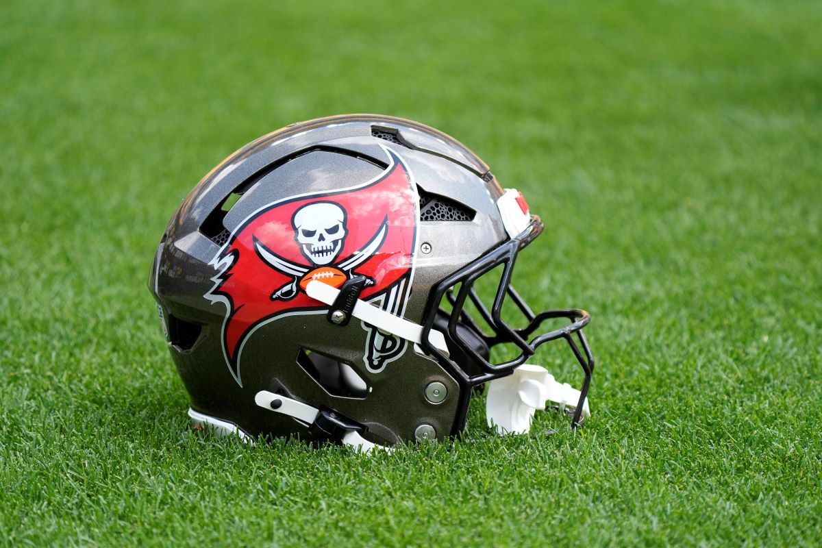 tampa-bay-buccaneers-helm