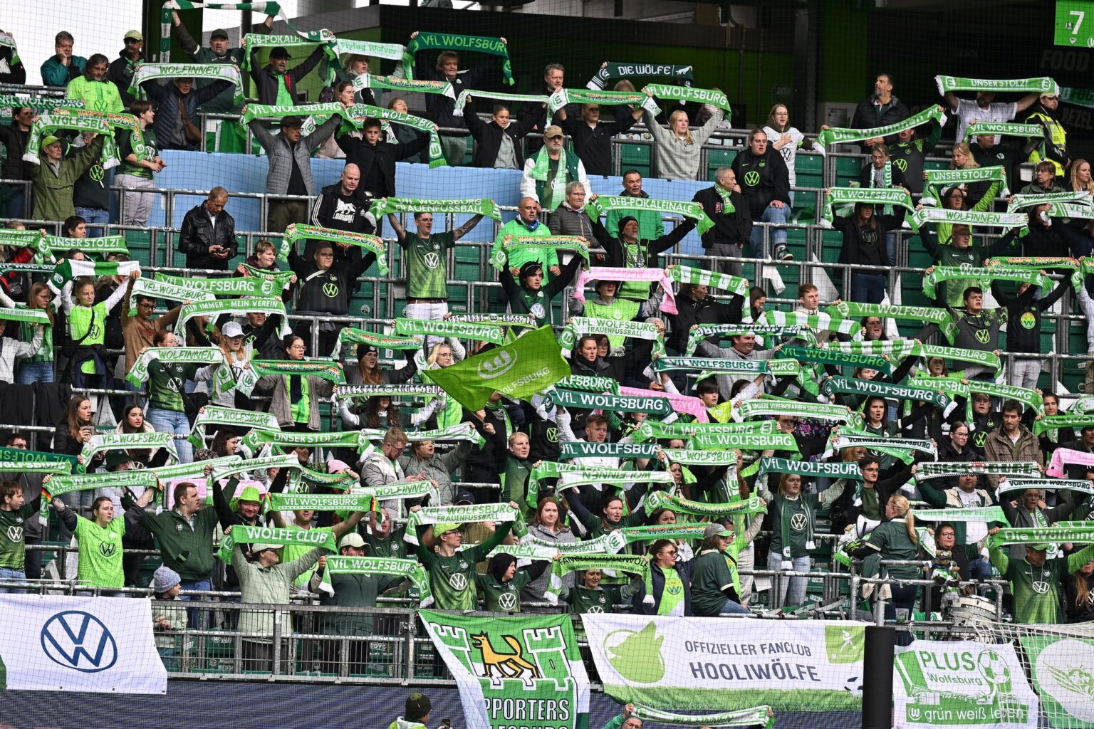 Der VfL Wolfsburg ist beim Hamburger SV zu Gast.