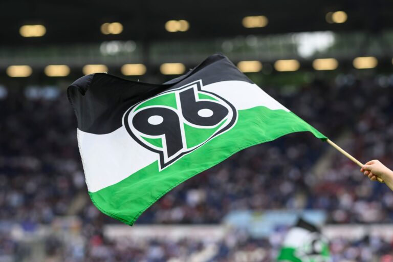 Hannover 96 berichtet über einen Rassismus-Vorfall beim Spiel seines Regionalliga-Teams. (Archivbild)