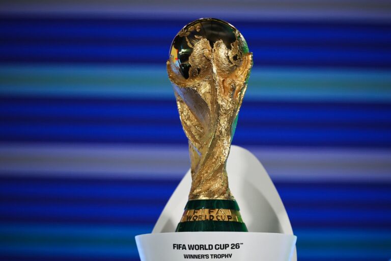 Es geht um den WM-Pokal - aber auch um sehr viel Geld. (Archivbild)