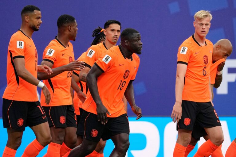 Früher Jubel: Hollands Fußballer legten gegen Tunesien schnell zwei Tore vor.