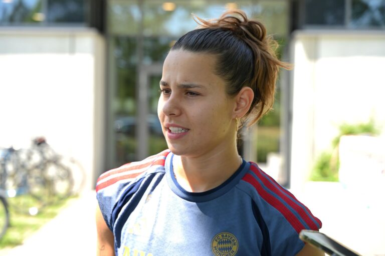 Lena Oberdorf arbeitet an ihrem Comeback beim FC Bayern. (Archivbild)