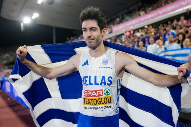 Weitsprung-Europameister Miltiadis Tentoglou hat seine Goldmedaille vergessen, dann aber schnell wiedergefunden.