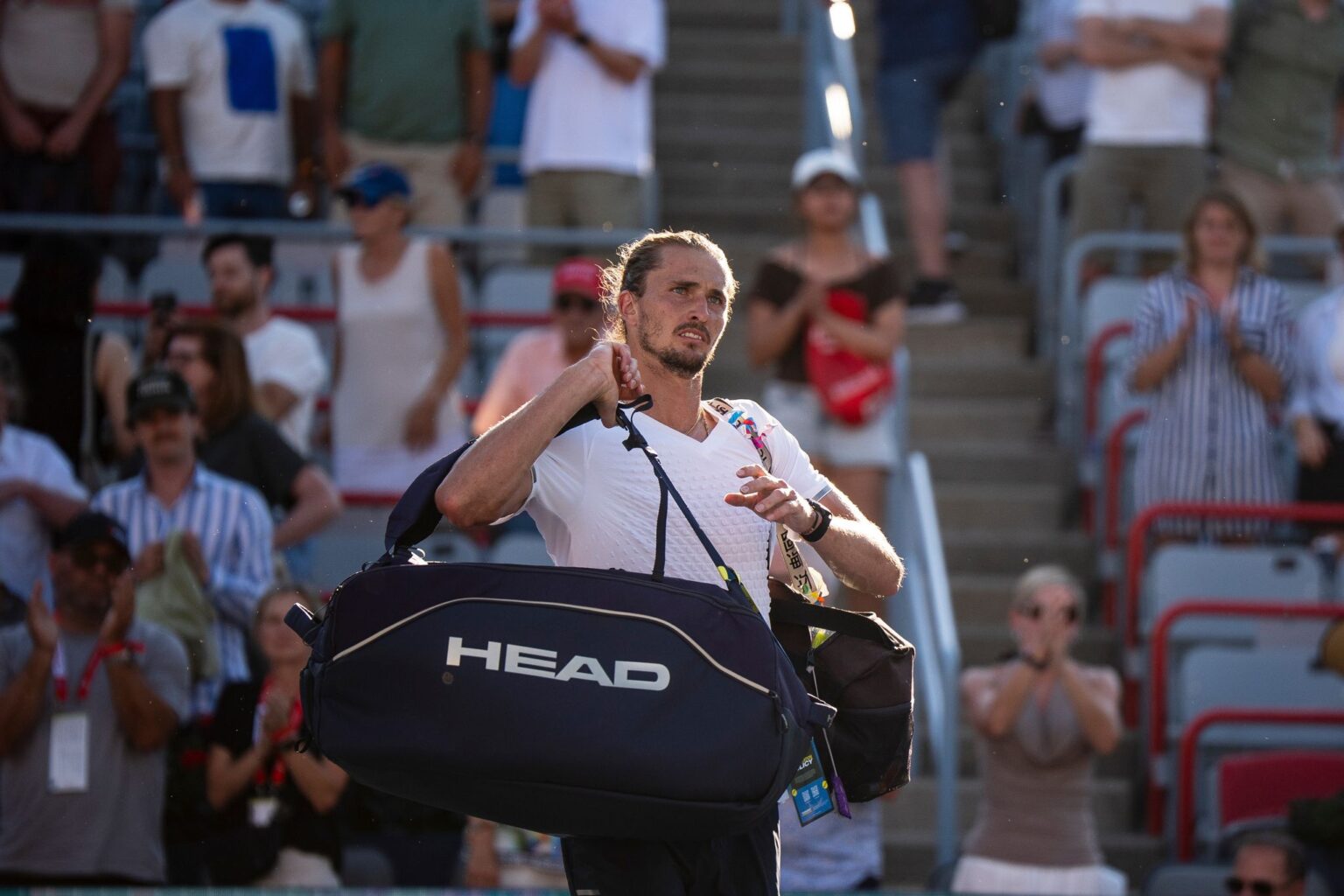 Alexander Zverev ist beim Turnier in Montreal überraschend früh gescheitert.