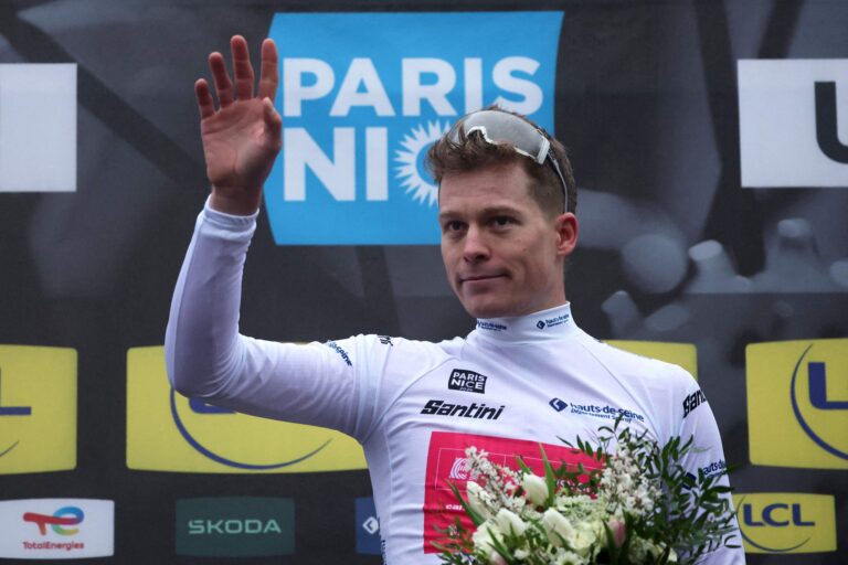 Georg Steinhauser im Weißen Trikot bei Paris-Nizza. (Archivbild)