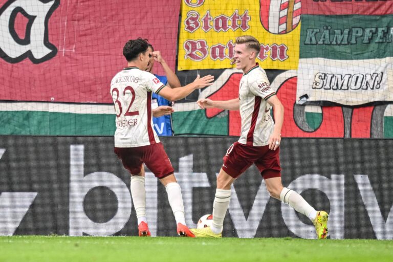 Bärenstark vor den Augen des Bundestrainers: Anton Kade (r) beim Torjubel nach seinem 2:0.