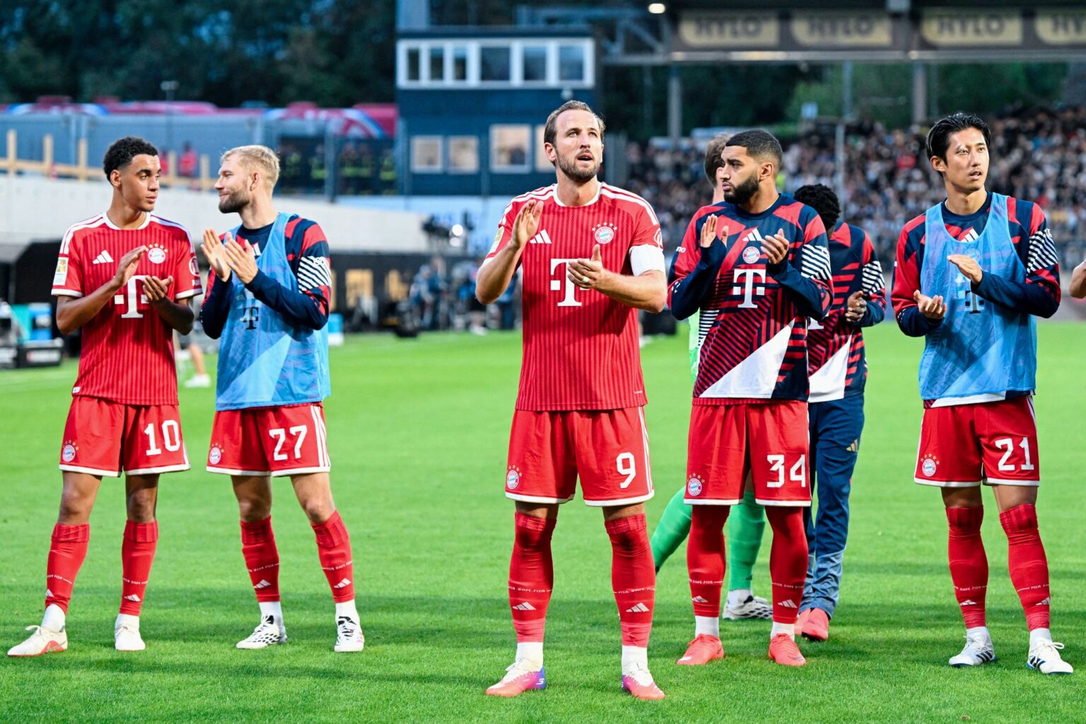 Der FC Bayern bejubelte in Elversberg einen mühevollen Arbeitssieg.