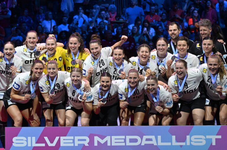 Die deutschen Handballerinnen hoffen nach WM-Silber auch bei der anstehenden EM auf Edelmetall. (Archivbild)