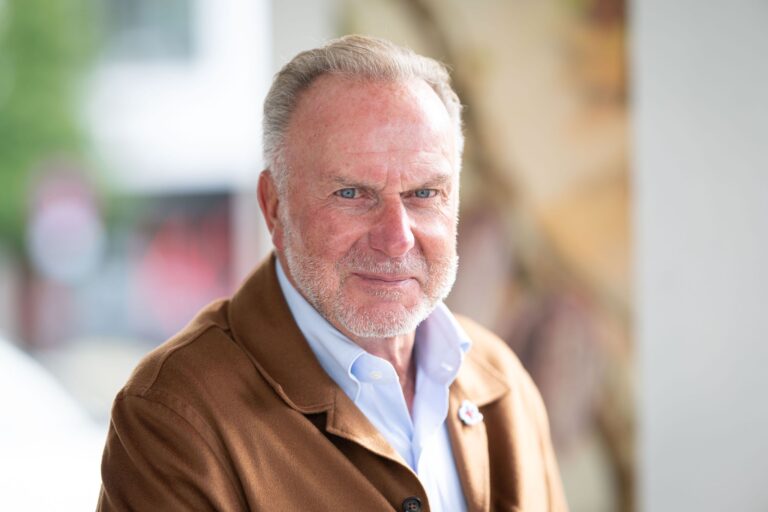 Karl-Heinz Rummenigge spricht über die Abstimmung in der Personalie Eberl. (Archivbild)