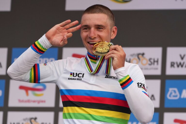 Remco Evenepoel will als erster Mann Doppel-Weltmeister werden. (Archivbild)