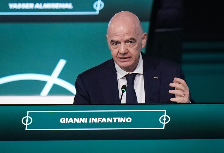 FIFA-Chef Infantino lenkt im großen Machtkampf beim Fußball-Weltverband ein.
