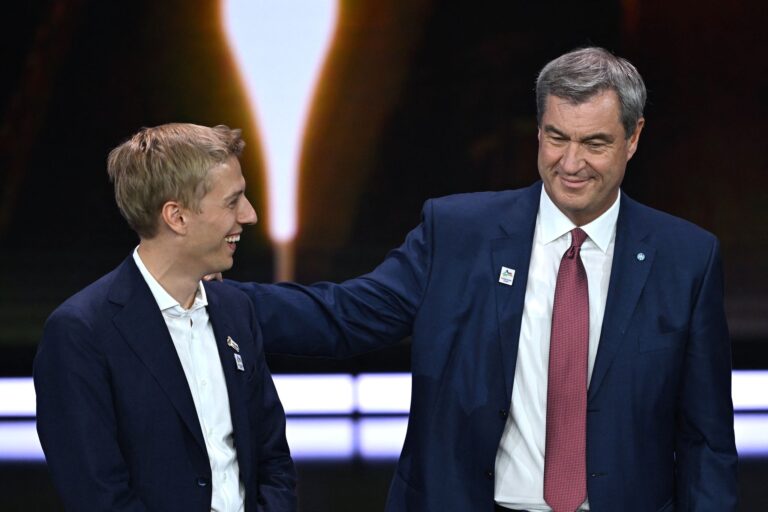 München mit Oberbürgermeister Dominik Krause (Grüne, l) und dem Ministerpräsidenten Markus Söder (CSU, r) hatte deutlich die Nase vorn.