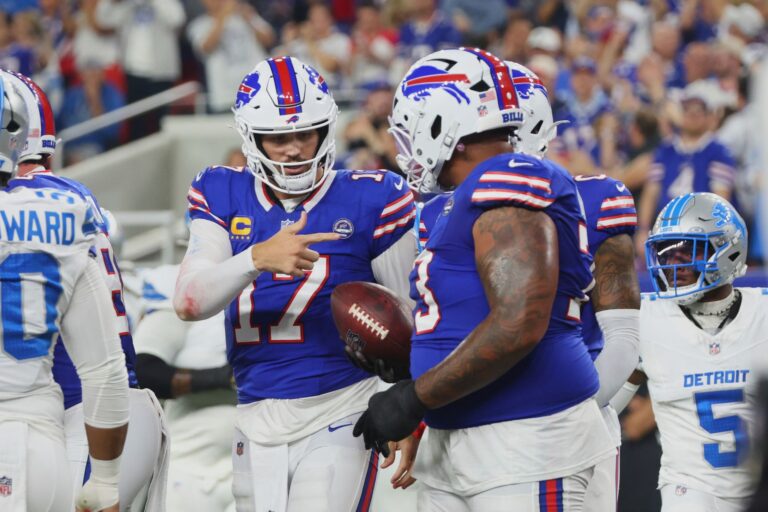 Josh Allen (Mitte) führte die Bills zum ersten Heimsieg im neuen Stadion.