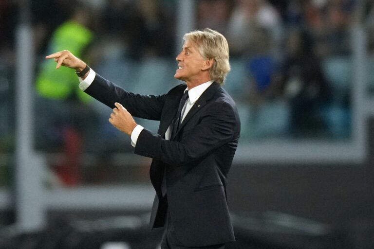 Mancinis Nationaltrainer-Comeback beginnt mit Pfiffen und einer Niederlage.