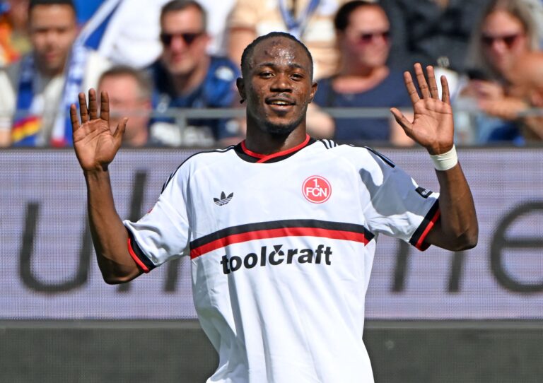 Hoch die Hände, Wochenende: Nürnbergs Mohamed Ali Zoma traf auch an diesem wieder.