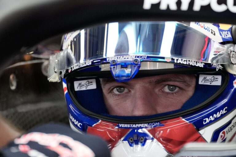 Max Verstappen ärgert sich - und legt dann eine starke Runde in Baku hin.