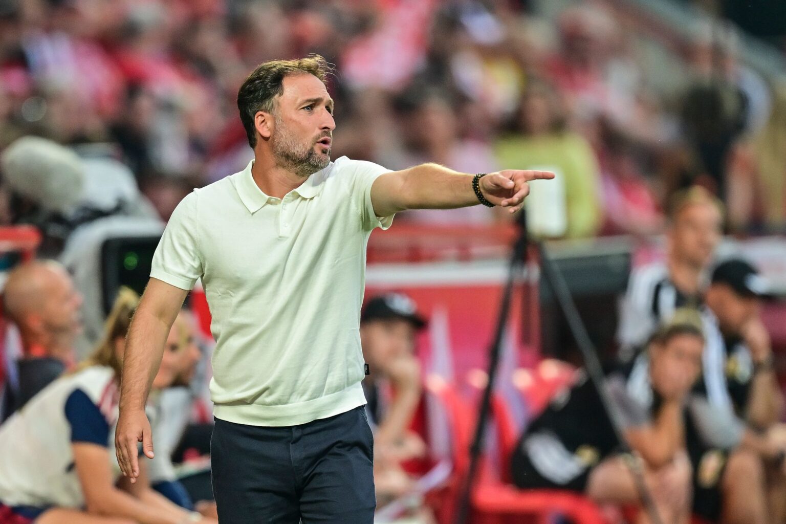 Probleme im Pokal: Trainer José Barcala und die Bayern-Frauen. (Archivbild)