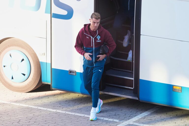 Ronaldo sorgt für einen Eklat: Er reist aus dem Camp ab.