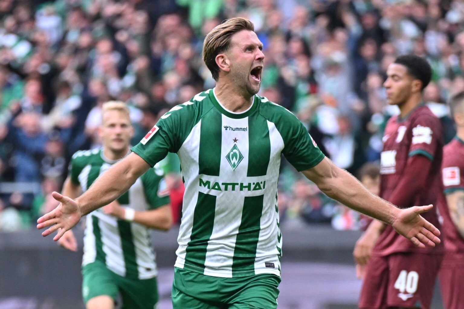 Niclas Füllkrug jubelt über sein Tor gegen Augsburg.