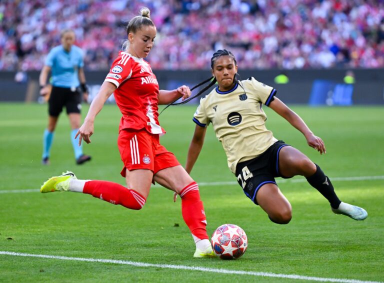 In der vergangenen Saison scheiterten Giulia Gwinn (l) und Co. am späteren Champion FC Barcelona. (Archivbild)