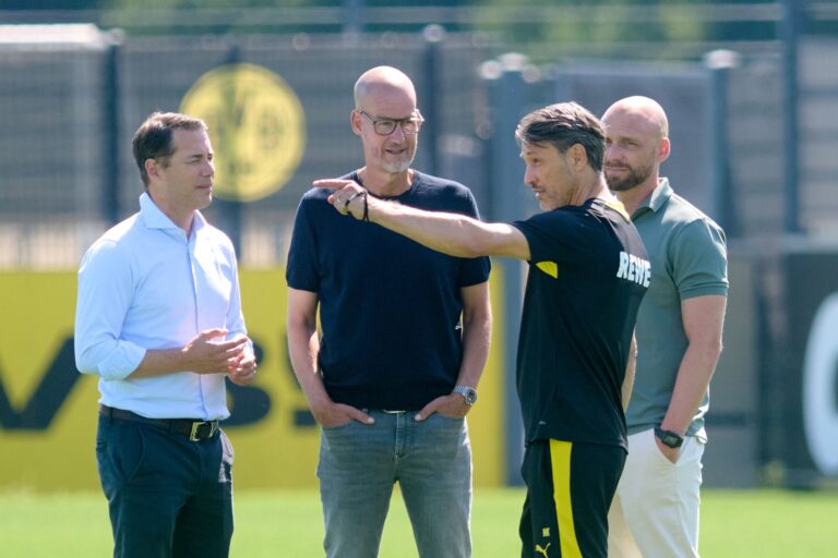 Die BVB-Bosse wollen das Team von Trainer Niko Kovac (2.v.r.) noch mal verstärken. (Archivbild)
