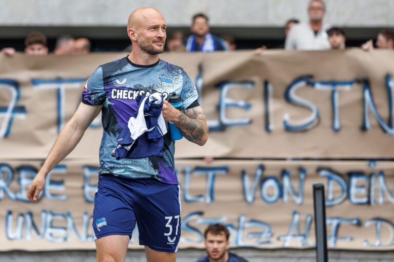 Der frühere Hertha-Kapitän Toni Leistner läuft künftig in der 6. Liga auf. (Archivbild)