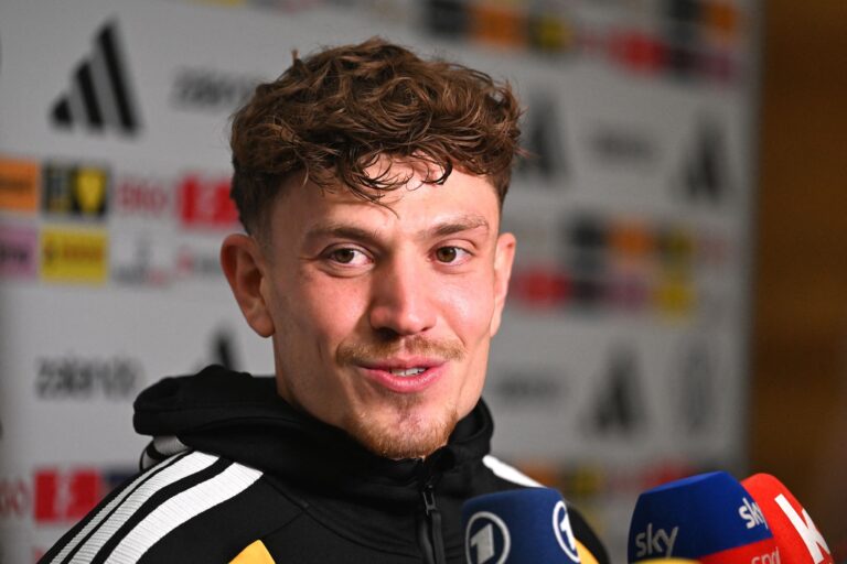 Philipp Treu zählt zu den sechs Spielern, die beim DFB-Team bleiben. (Archivbild)