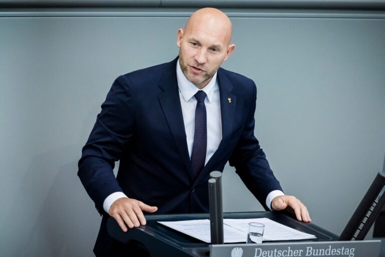 Erste Rede im Bundestag: Sport-Staatsminister Ronald Rauhe.