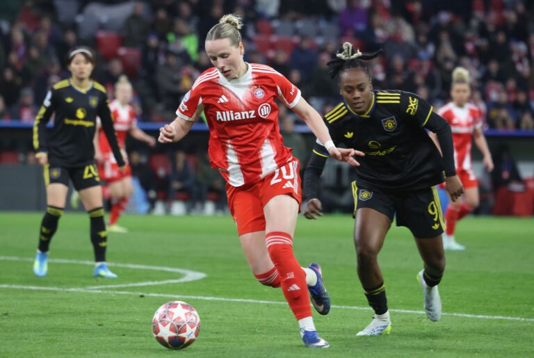 Verteidigerin mit Offensivdrang: Bayern-Spielerin Franziska Kett (l). (Archivbild)
